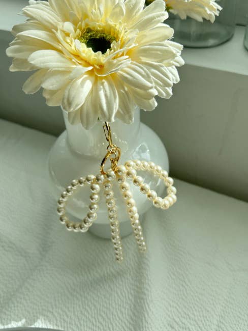 Fonda Keychain | Chubby Pearl Beaded Ribbon Charm